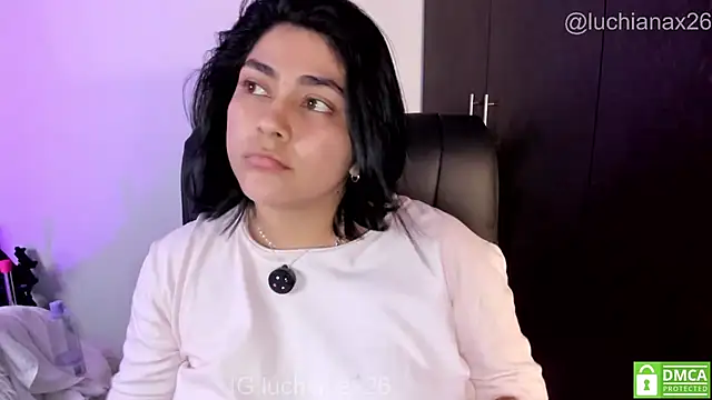 lucy26_ élő XXX-chatje