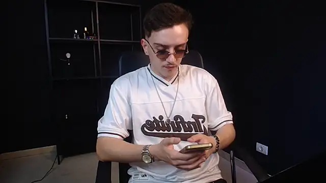 FelixStarkk 即時 XXX 聊天