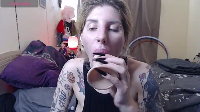BLACKPeonyy's Live XXX Chat