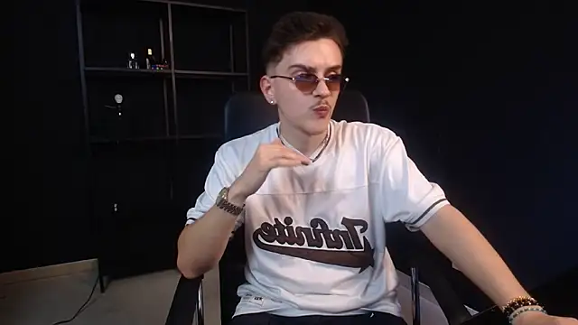 FelixStarkk 라이브 XXX 채팅