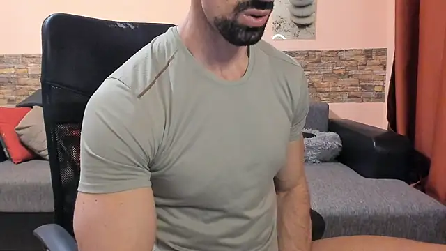 HotHunkTrainer – Live XXX-chat
