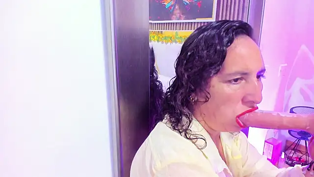 Chat +18 de Luna_Naughty1 ao vivo