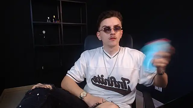 FelixStarkk 라이브 XXX 채팅