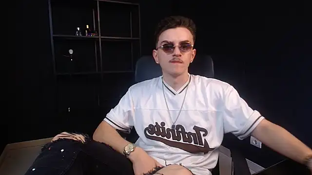 Chat +18 de FelixStarkk ao vivo