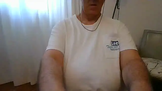 ANONIMO7735's Live XXX Chat