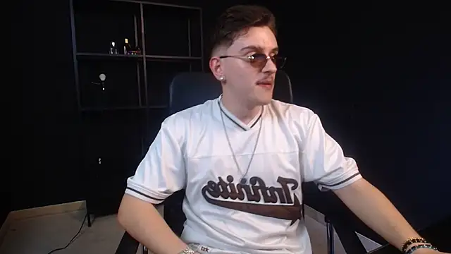 FelixStarkk Adlı Modelin Canlı XXX Sohbeti