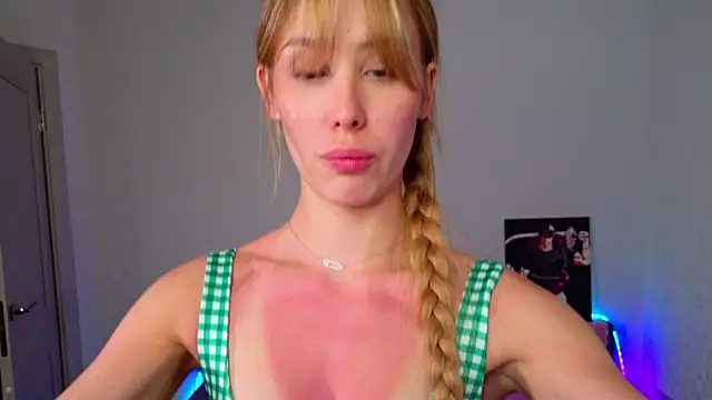 plugmyHDMI live XXX chat