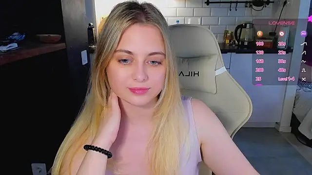 Chat +18 de blonde_kellyy ao vivo