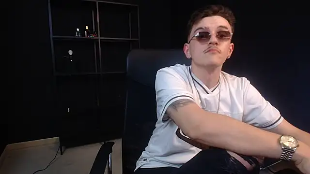 แชท XXX สดของ FelixStarkk