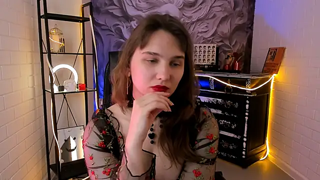 TessaMill Adlı Modelin Canlı XXX Sohbeti