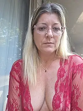 צ'אט XXX בשידור חי של NikkiBlisss