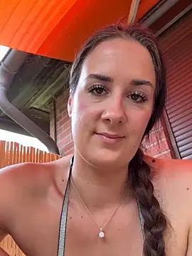 EllaMae's Live XXX Chat