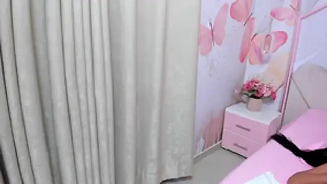 Chat +18 de Millieskinny18 ao vivo