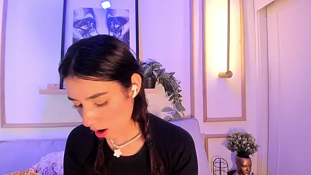 XXX chat uživo modela Nanami_