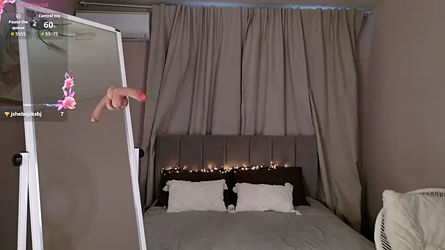 LilCatalian Live XXX chat