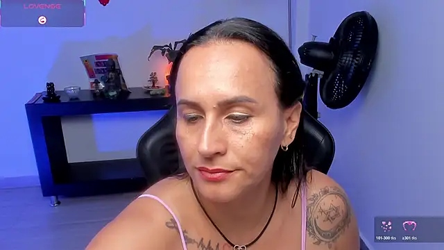 Sara_Charmy Adlı Modelin Canlı XXX Sohbeti