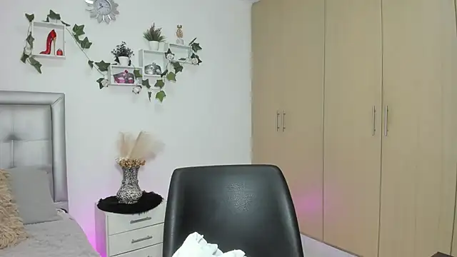 mia_star_2's Live XXX Chat