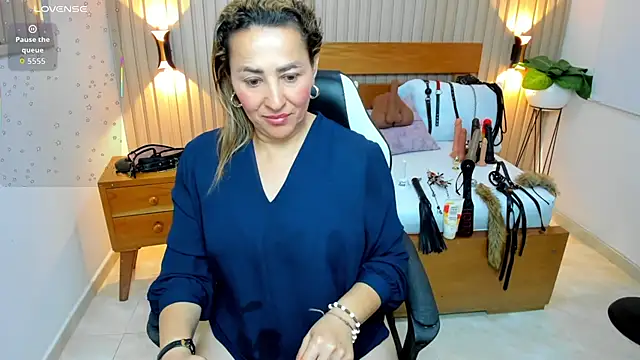 צ'אט XXX בשידור חי של luciana_ballesteros_