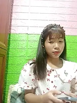 AmyLinee01 即時 XXX 聊天