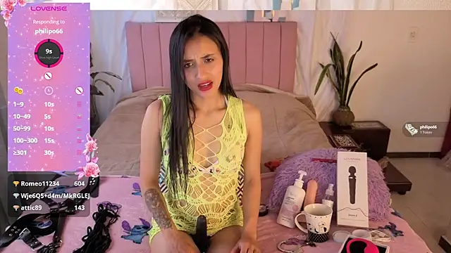 Chat +18 de Petite_pepper ao vivo