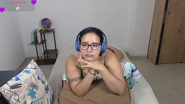 blue__moon_'s Live XXX Chat