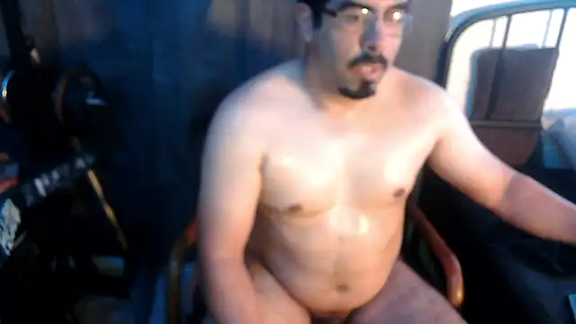 k1oudE's Live XXX Chat