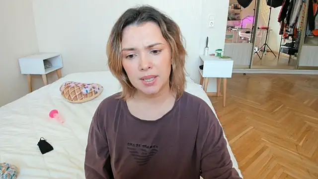 Онлайн чат XXX BrightDani