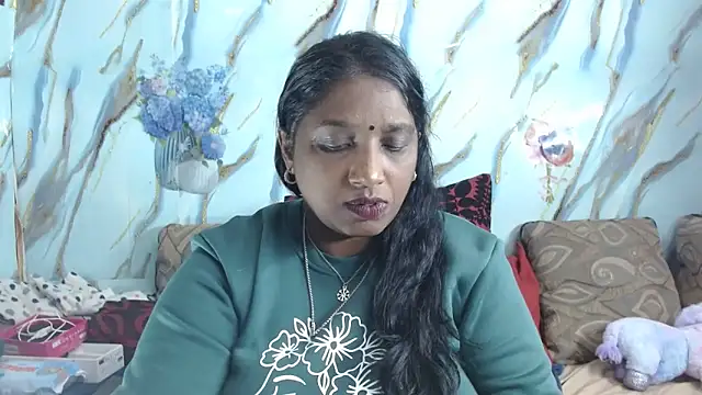 Indian_tracy Adlı Modelin Canlı XXX Sohbeti