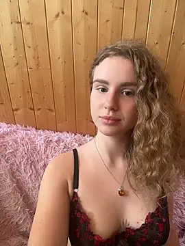 nemesidaM Adlı Modelin Canlı XXX Sohbeti
