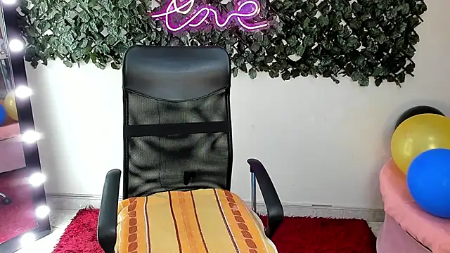 DestinyHills Adlı Modelin Canlı XXX Sohbeti