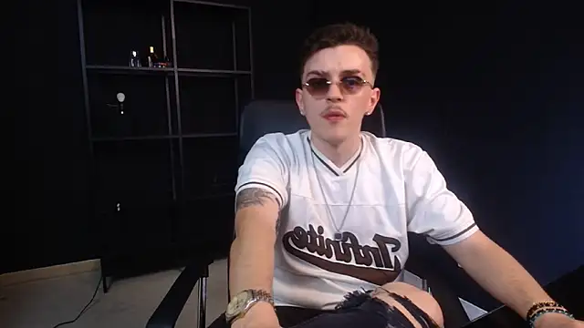FelixStarkk 라이브 XXX 채팅