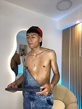 Chat XXX en directo de AdrianStark_