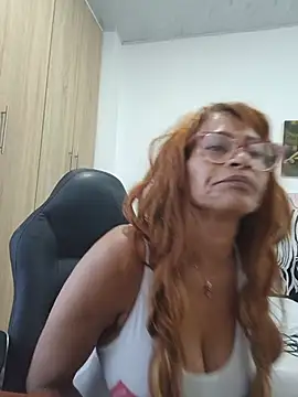 BustyMilf_ Adlı Modelin Canlı XXX Sohbeti