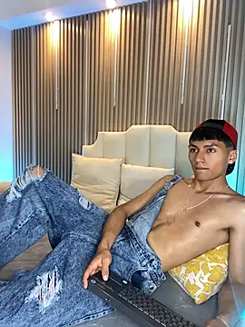 XXX chat uživo modela AdrianStark_
