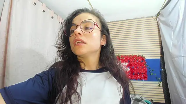 rosse_2504's Live XXX Chat