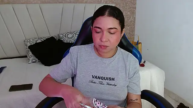 Chat +18 de AliceSmity__ ao vivo