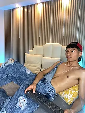 AdrianStark_ Chat XXX live