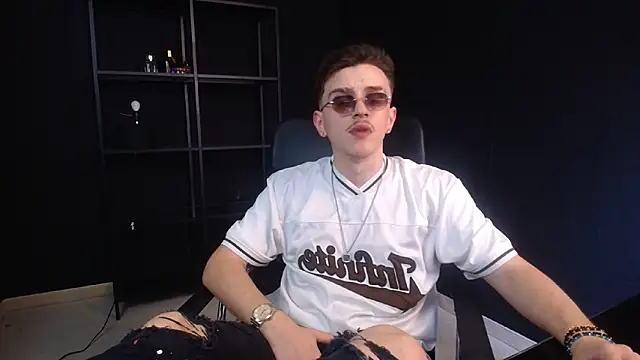 Онлайн чат XXX FelixStarkk