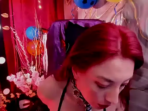 Queenscarlettsecret's Live XXX Chat