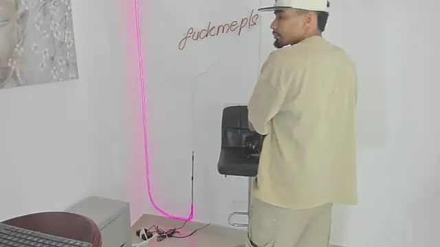 RpoolrboyのライブXXXチャット