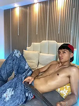 Chat +18 de AdrianStark_ ao vivo