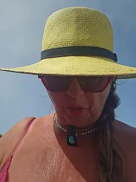 Hot-Muci: απευθείας συνομιλία ΧΧΧ