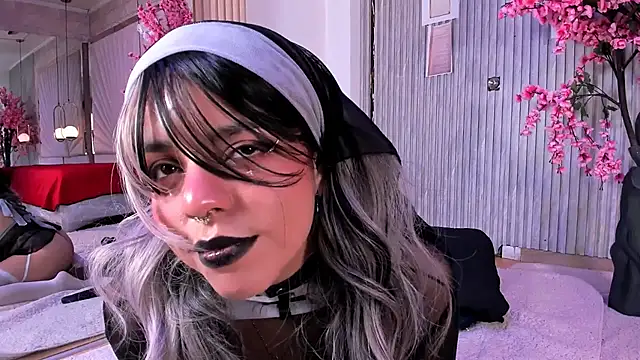 ivannabellini Adlı Modelin Canlı XXX Sohbeti