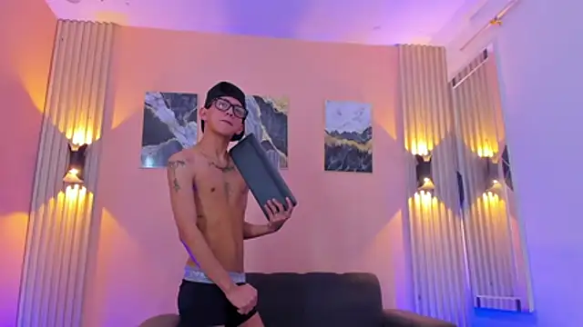 Marcus_and_Tony élő XXX-chatje