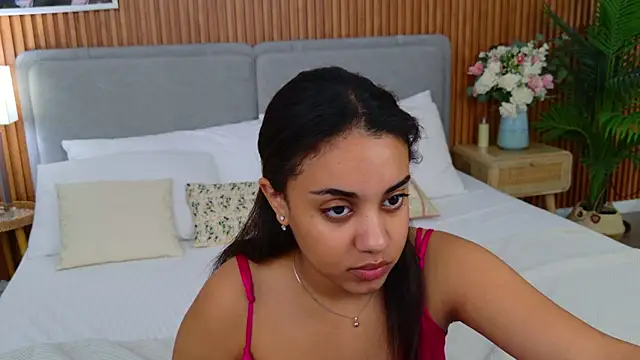 Luna_Cortier Adlı Modelin Canlı XXX Sohbeti