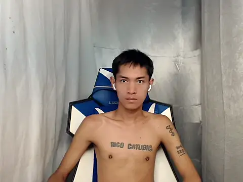 riks_tyler's Live XXX Chat
