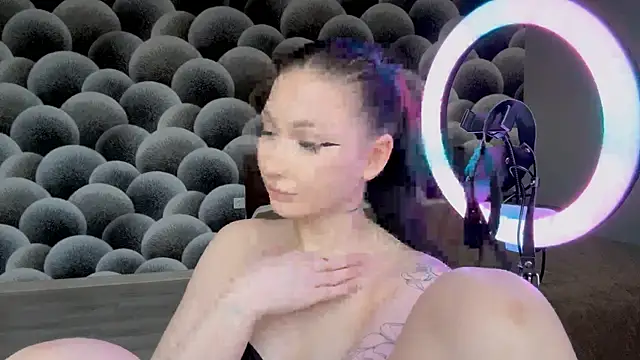 צ'אט XXX בשידור חי של miamicute