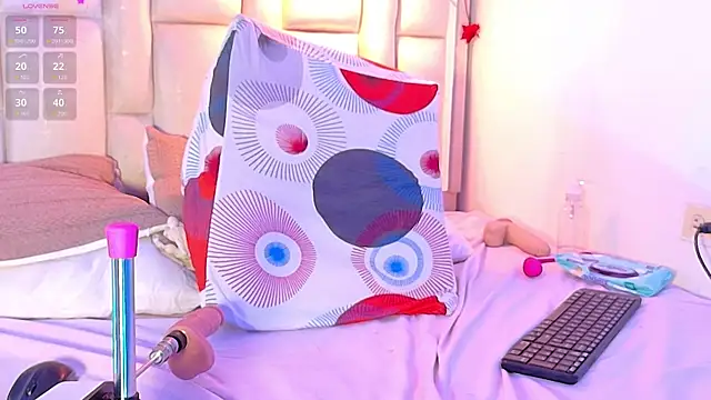 Bella-Sanders Chat XXX in diretta
