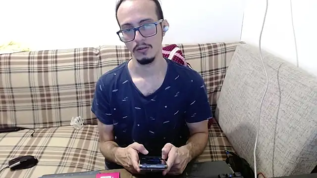 cholitohermoso Chat XXX in diretta