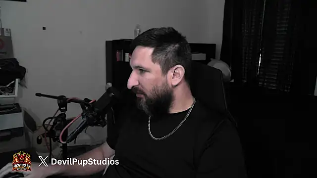 DevilPup75_ élő XXX-chatje